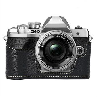 Olympus OM-D E-M10 Mark III -kameran kotelo teksturoitua nahkaa, helppo vaihtaa akku